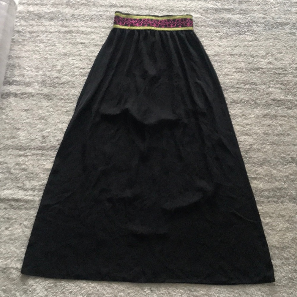 FRANCESCA’S maxi skirt with embroidered waist